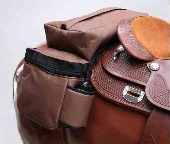 Sattelpacktasche 3fach mit einer Trinkflasche