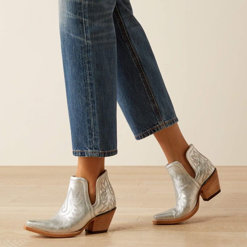 Ariat Womens Ultra High Rise Tomboy Relaxed Jazmine Straight Leg Jeans