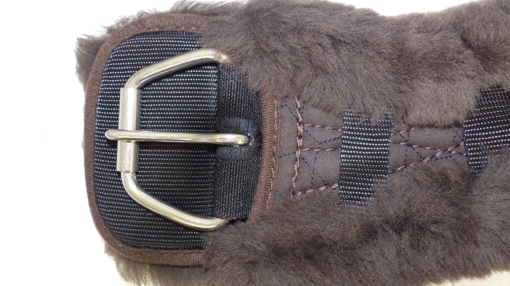 Mattes Lammfell Mondgurt abnehmbar