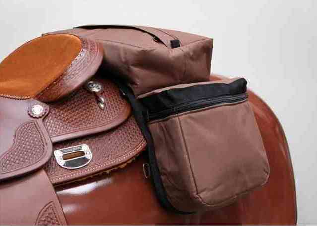 Sattelpacktasche 3fach mit einer Trinkflasche