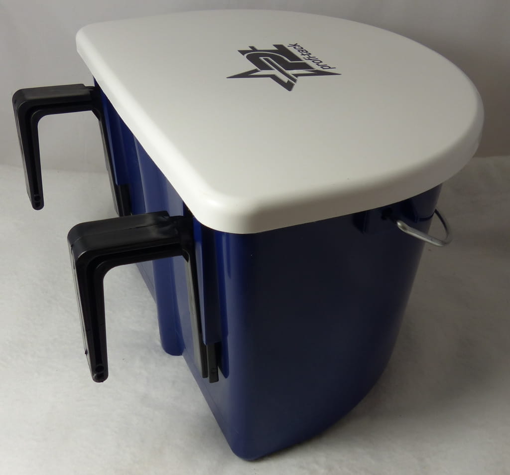 Futtertrog mit Deckel in verschiedenen Farben